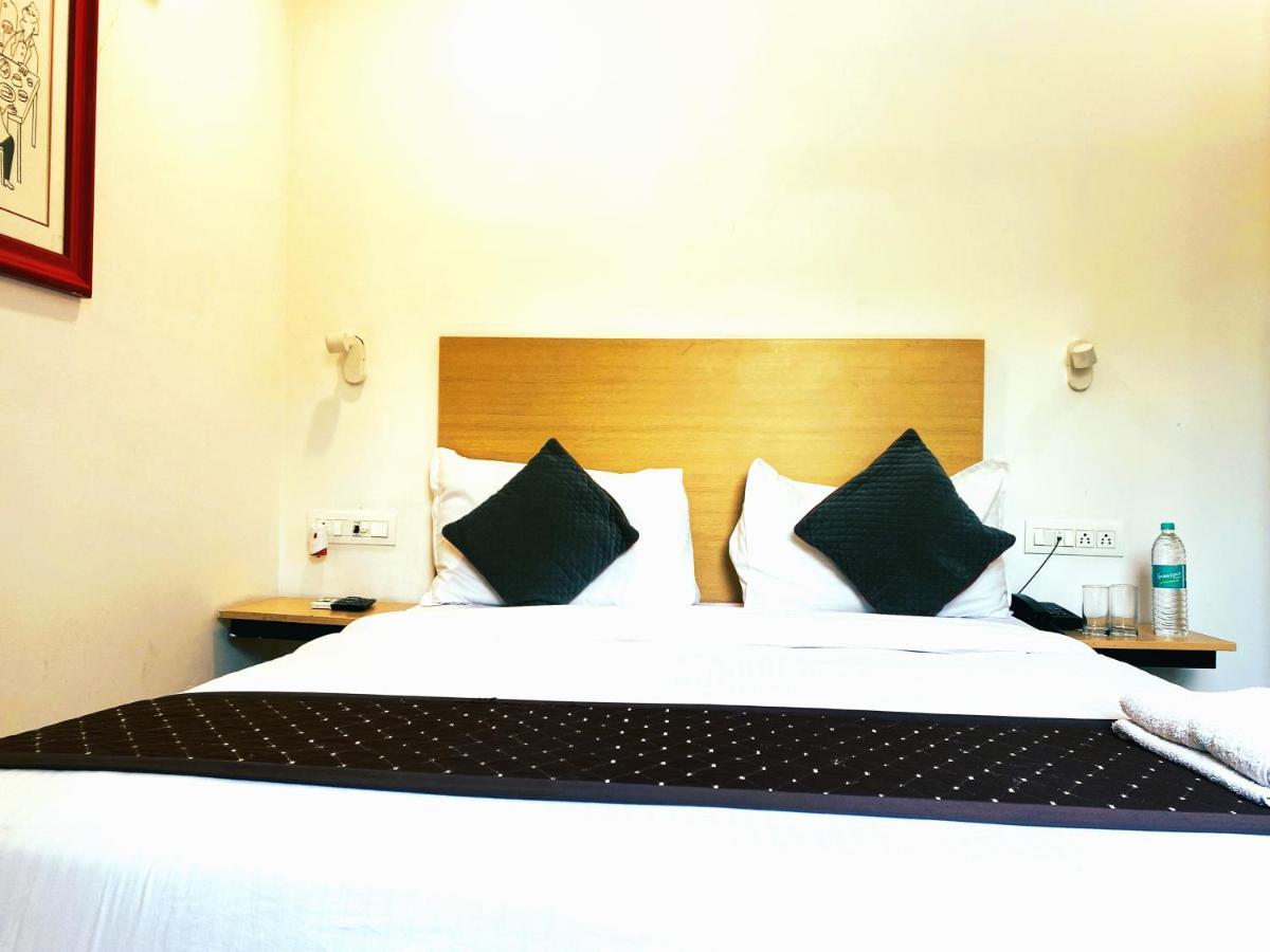Qotel Hotel Ip Residency East Delhi Preet Vihar New Delhi Exteriör bild