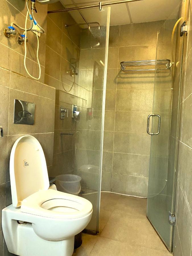 Qotel Hotel Ip Residency East Delhi Preet Vihar New Delhi Exteriör bild