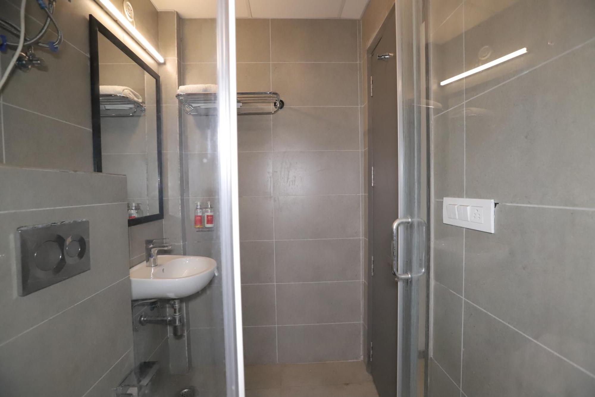 Qotel Hotel Ip Residency East Delhi Preet Vihar New Delhi Exteriör bild