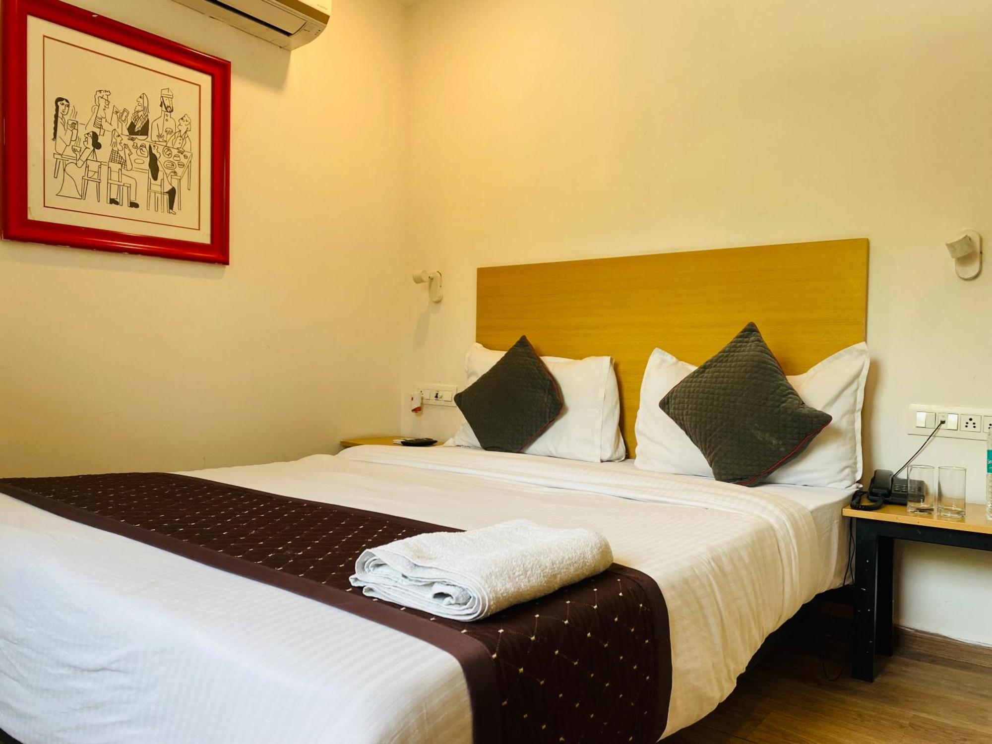 Qotel Hotel Ip Residency East Delhi Preet Vihar New Delhi Exteriör bild